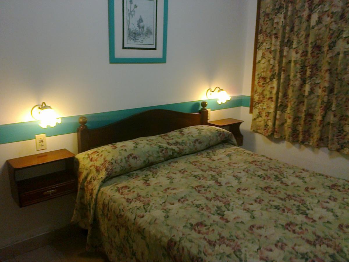 Hotel Plaza Tres Arroyos Zewnętrze zdjęcie