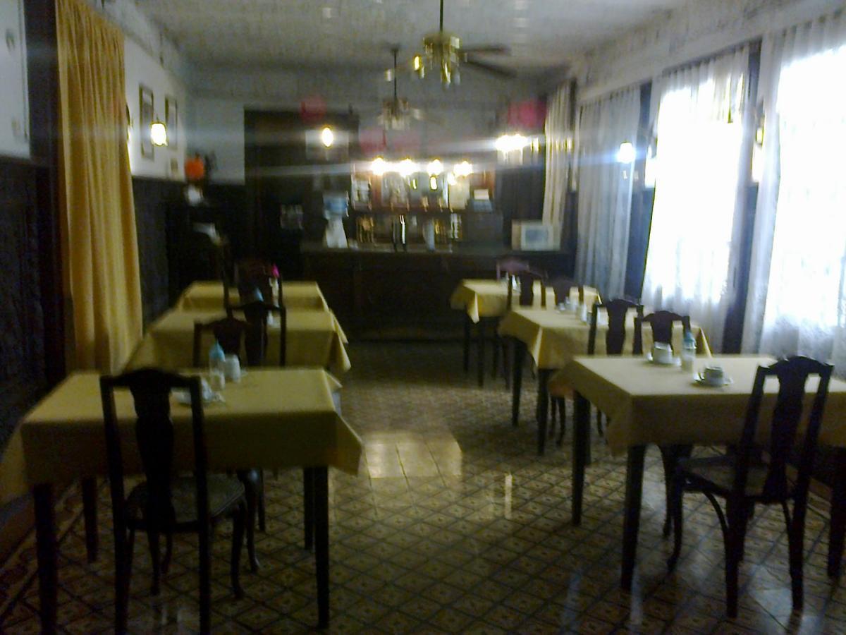 Hotel Plaza Tres Arroyos Zewnętrze zdjęcie